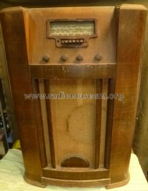 04WG-727 ; Montgomery Ward & Co (ID = 2247037) Radio