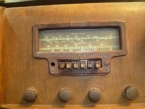 04WG-727 ; Montgomery Ward & Co (ID = 2247041) Radio