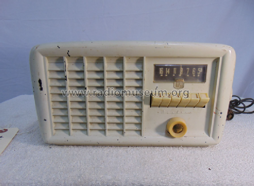 05BR1537A ; Montgomery Ward & Co (ID = 3110804) Radio