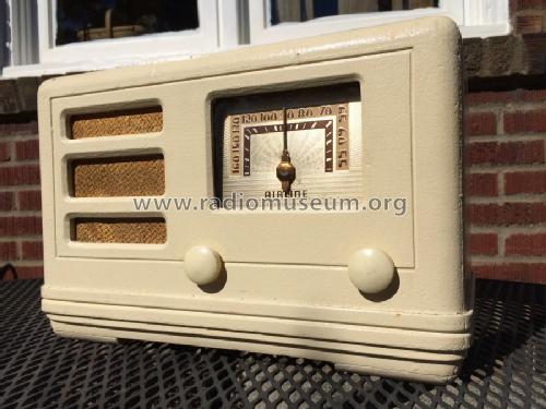 14WG-635B ; Montgomery Ward & Co (ID = 1711274) Radio