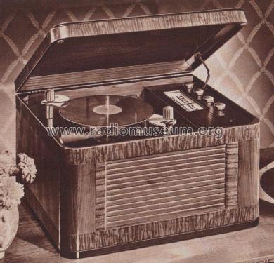 14WG-739 Order= P462 A 739 ; Montgomery Ward & Co (ID = 1954368) Radio