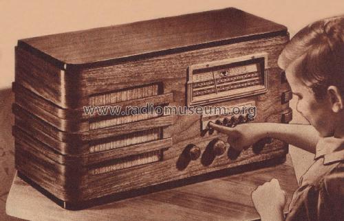 62-390 Order= P462 A 390 ; Montgomery Ward & Co (ID = 1880121) Radio