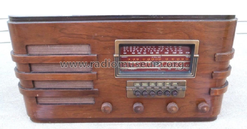 62-390 Order= P462 A 390 ; Montgomery Ward & Co (ID = 2501244) Radio