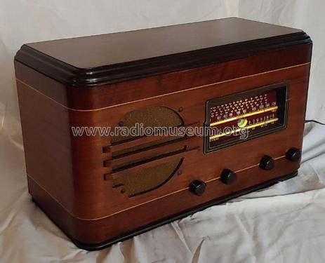 62-702 Order= P462 B 702 Series A; Montgomery Ward & Co (ID = 2301673) Radio