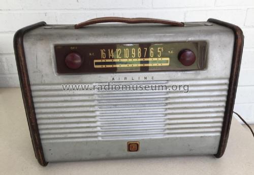 84BR-1053A ; Montgomery Ward & Co (ID = 2771297) Radio