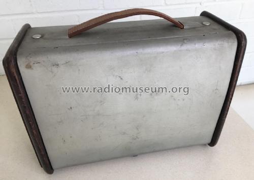 84BR-1053A ; Montgomery Ward & Co (ID = 2771299) Radio