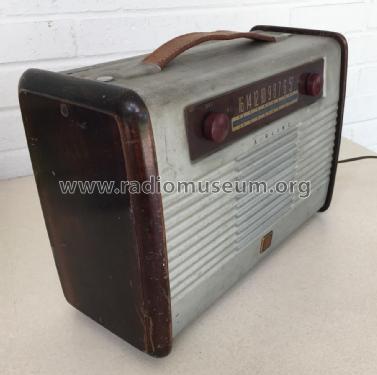 84BR-1053A ; Montgomery Ward & Co (ID = 2771300) Radio