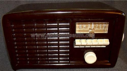 84BR-1517A ; Montgomery Ward & Co (ID = 1242516) Radio