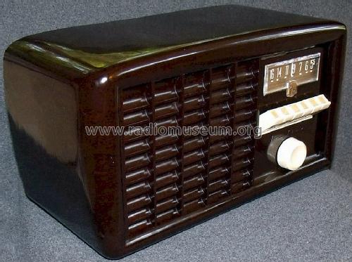 84BR-1517A ; Montgomery Ward & Co (ID = 1242517) Radio