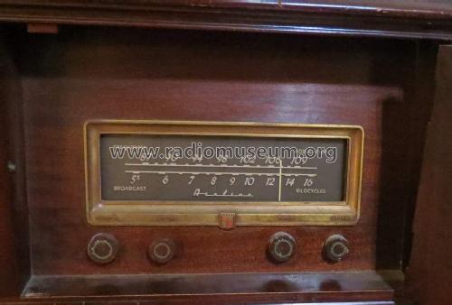 84BR-2733A ; Montgomery Ward & Co (ID = 1439738) Radio