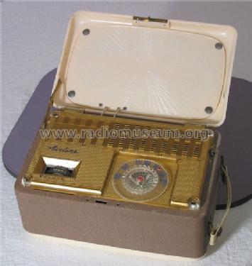 84GCB-1062A ; Montgomery Ward & Co (ID = 55318) Radio