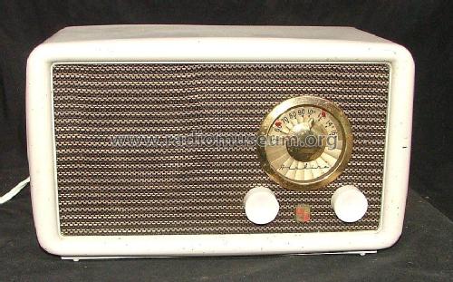 84HA-1528A ; Montgomery Ward & Co (ID = 1759572) Radio
