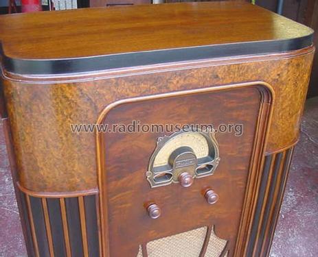 Airline 62-121 Order= 662 A 121; Montgomery Ward & Co (ID = 1290187) Radio