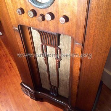 Airline 62-194 ; Montgomery Ward & Co (ID = 1942115) Radio