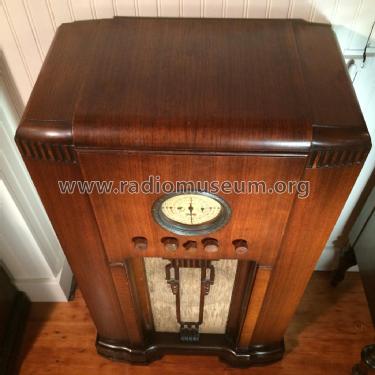 Airline 62-194 ; Montgomery Ward & Co (ID = 1942120) Radio