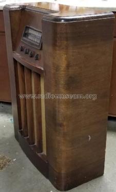 Airline 64WG-2500B Order= 62 C 2500 R ; Montgomery Ward & Co (ID = 2440716) Radio