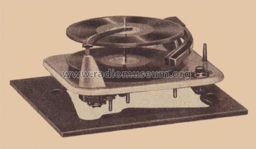 Airline 3 Speed Record Changer 876 ; Montgomery Ward & Co (ID = 2063561) R-Player