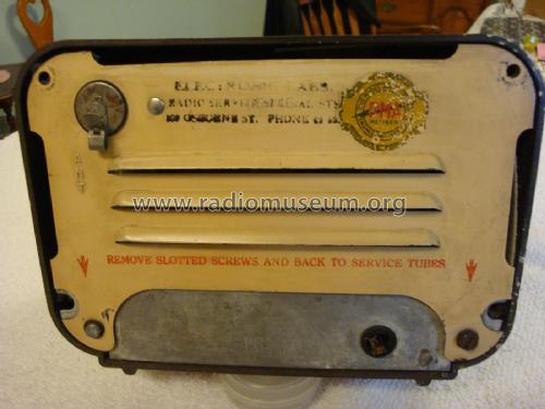 Airline 93BR-421B Order= P462 C 421 ; Montgomery Ward & Co (ID = 3045110) Radio