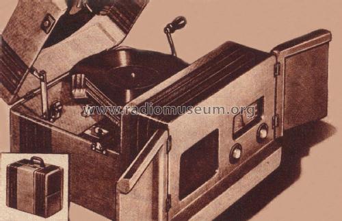 Airline 93WG-2208A Order= 451 B 2208 Portable Radio Phonograph; Montgomery Ward & Co (ID = 1917733) Radio