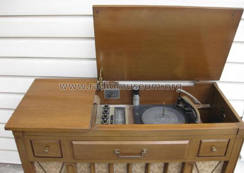 Airline Stereophonic WG-2818A; Montgomery Ward & Co (ID = 1737511) Radio