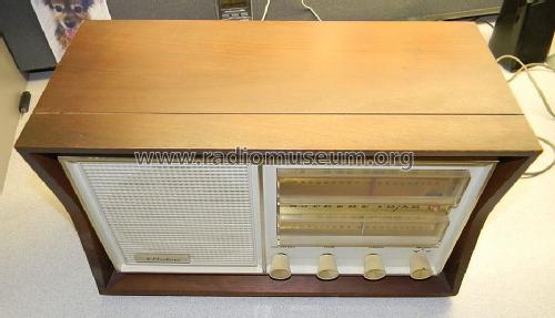 Airline Supreme FM/AM GEN. 1696A; Montgomery Ward & Co (ID = 1466380) Radio