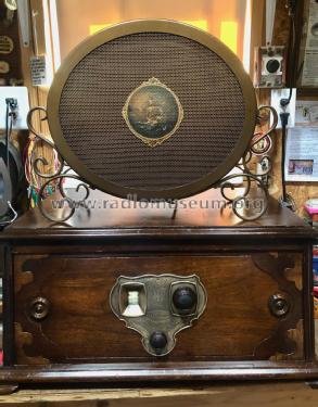 Airline D.C. 7 ; Montgomery Ward & Co (ID = 2964708) Radio