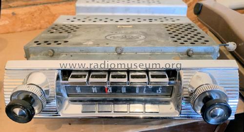 69MF Ford FDR-18806-F; Motorola Inc. ex (ID = 2954485) Car Radio