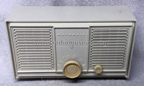 AT28AH; Motorola Inc. ex (ID = 2833714) Radio