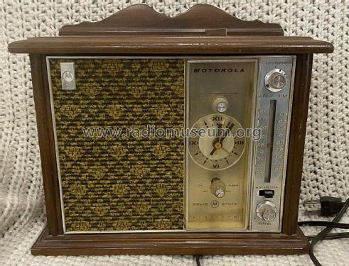 Solid State AM-FM Alarm Clock Radio TC24ES, TC24ES-1; Motorola Inc. ex (ID = 2841109) Radio