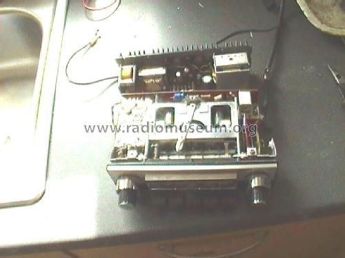 828; Motorola; London (ID = 1831072) Car Radio