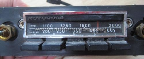 828; Motorola; London (ID = 2832372) Car Radio