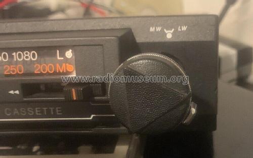 Combined Radio/Cassette 701; Motorola; London (ID = 2861785) Car Radio