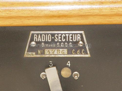 Radio-Secteur Universel No. 4004, Vitrine; Péricaud, G. et A. P (ID = 2125315) Radio