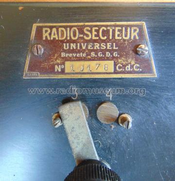 Radio-Secteur Universel No. 4004, Vitrine; Péricaud, G. et A. P (ID = 2557465) Radio