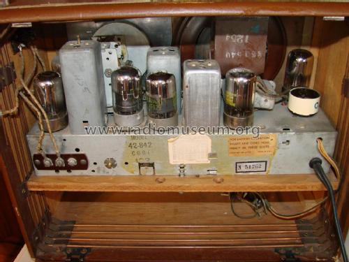 42-842T ; Philco, Philadelphia (ID = 3045839) Radio