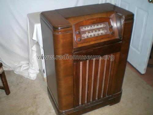 46-1226 Code 121 Radio-Phonograph; Philco, Philadelphia (ID = 2422153) Radio