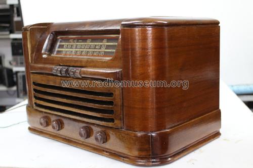 46-451 ; Philco, Philadelphia (ID = 1907101) Radio