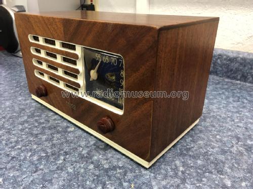 48-214 ; Philco, Philadelphia (ID = 2325632) Radio