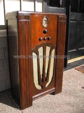 610F ; Philco, Philadelphia (ID = 375431) Radio