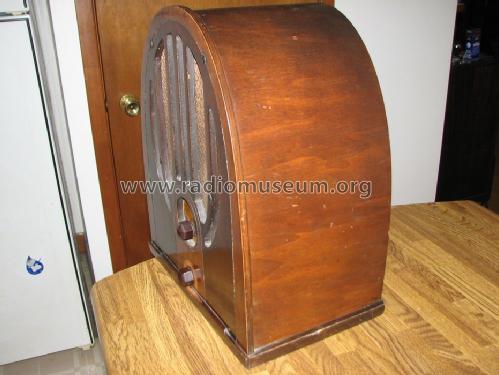 84B ; Philco, Philadelphia (ID = 1516705) Radio