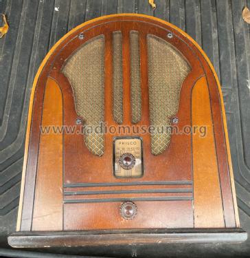 84B ; Philco, Philadelphia (ID = 3071760) Radio