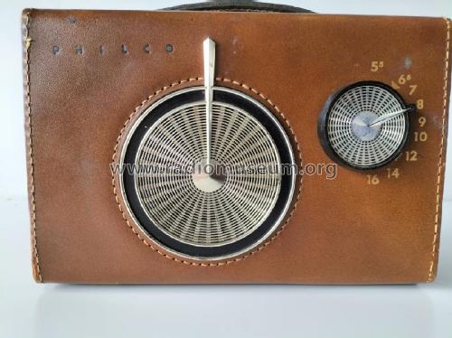 E-676 'Mustang' Code 124; Philco, Philadelphia (ID = 2709560) Radio