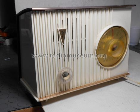 G-824 ; Philco, Philadelphia (ID = 3026272) Radio