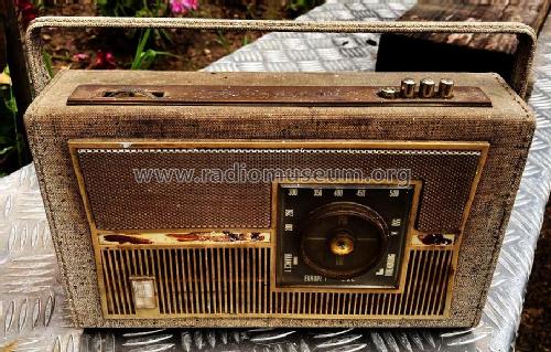 Manhattan ; Philco, Philadelphia (ID = 2860383) Radio