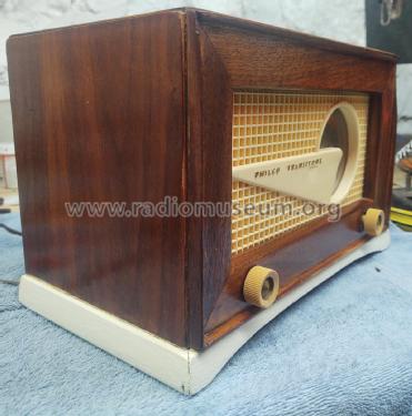 Transitone 'Flying Wedge' 49-506; Philco, Philadelphia (ID = 2609100) Radio