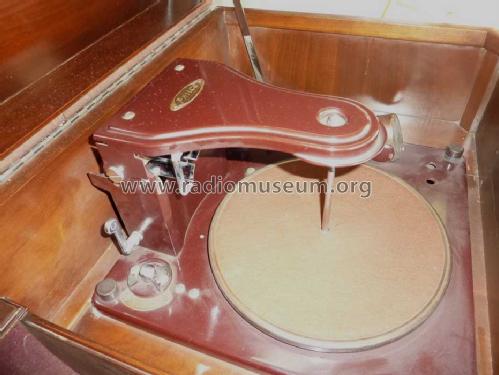 212 Radio-Phonograph; Philco Products Ltd. (ID = 1057166) Radio