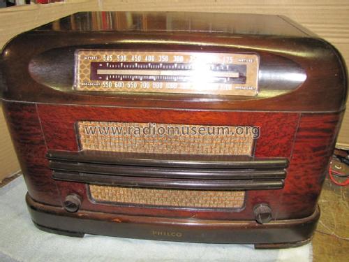 218 ; Philco Products Ltd. (ID = 2218516) Radio