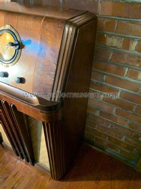 38-C4 Code 121; Philco Products Ltd. (ID = 2592610) Radio