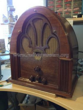 70 ; Philco Products Ltd. (ID = 1589471) Radio