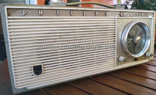 Partygoer RT1; Philips Australia (ID = 2591506) Radio